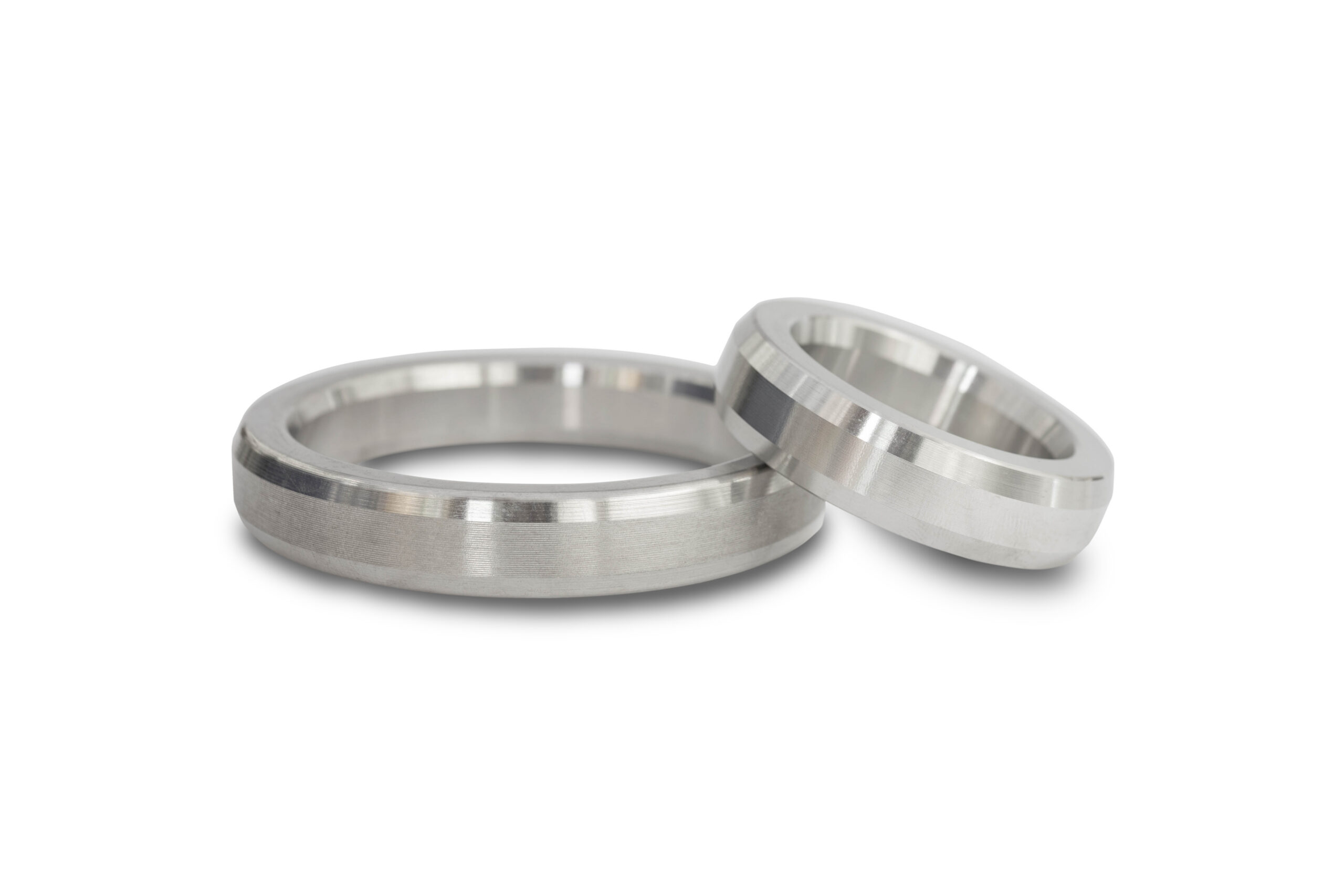 Precision-machined stainless steel RTJ (Ring Type Joint) gasket designed for high-pressure and high-temperature flange sealing applications in oil and gas, refinery, and industrial processing systems.
